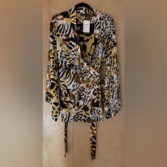Nasty Gal Black, White, and Gold Animal Print Kimono Blouse - Picture 6 of 12